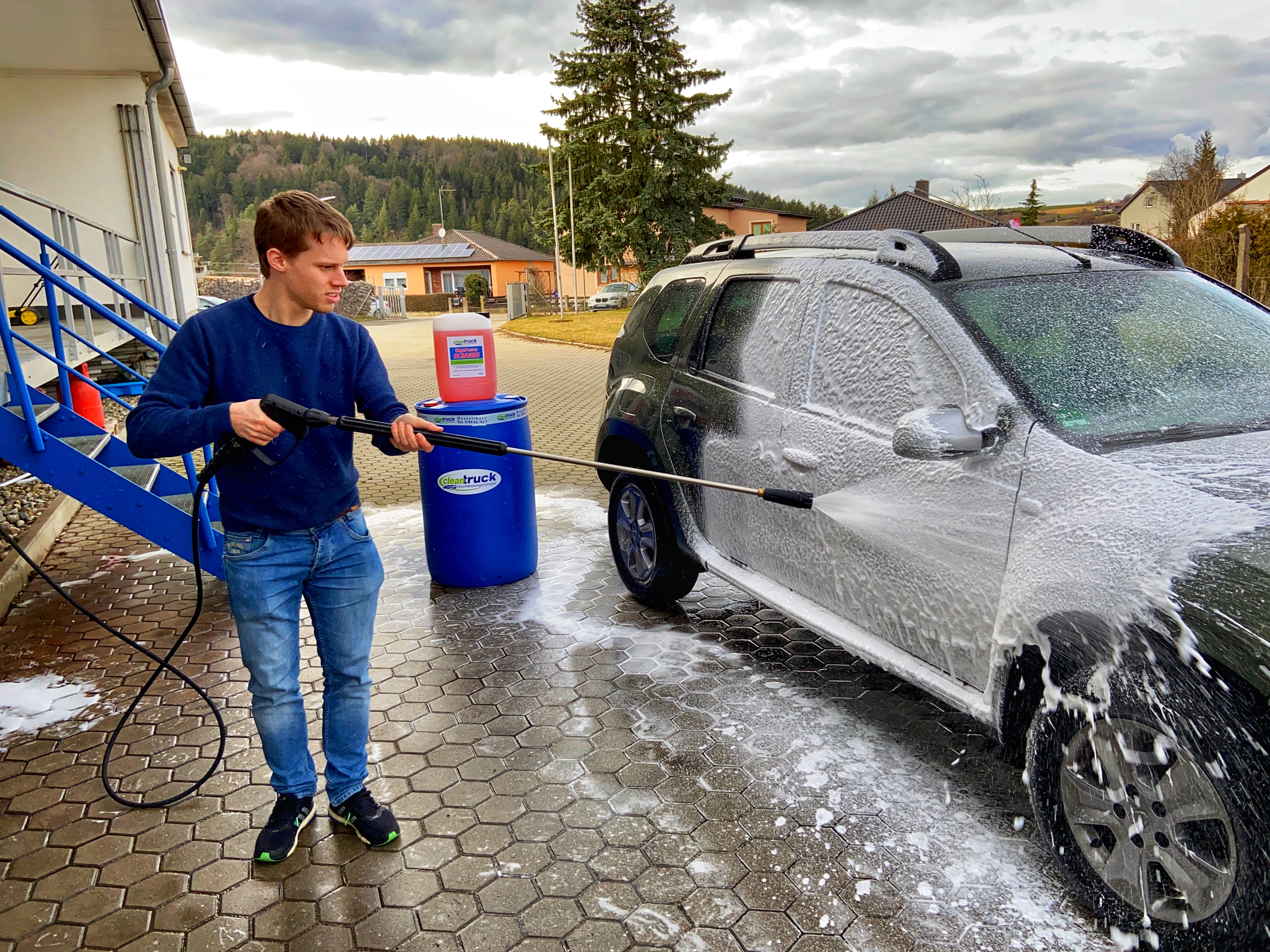 Auto-wird-gewaschen.jpg